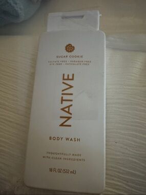 Native Sugar Cookie Body Wash - White and Gold